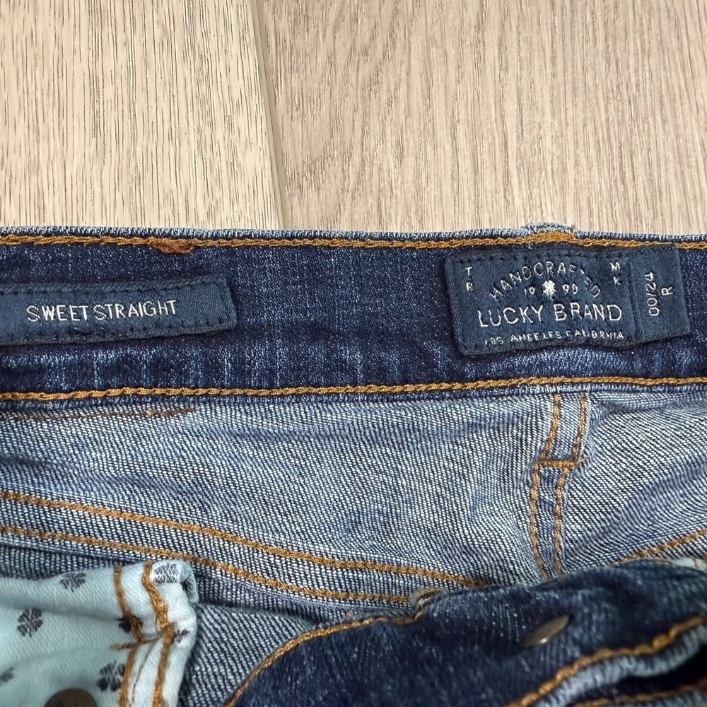 Women's Lucky brand size 00 dark wash Sweet Straight Leg Jeans stylish trendy - Picture 2 of 3